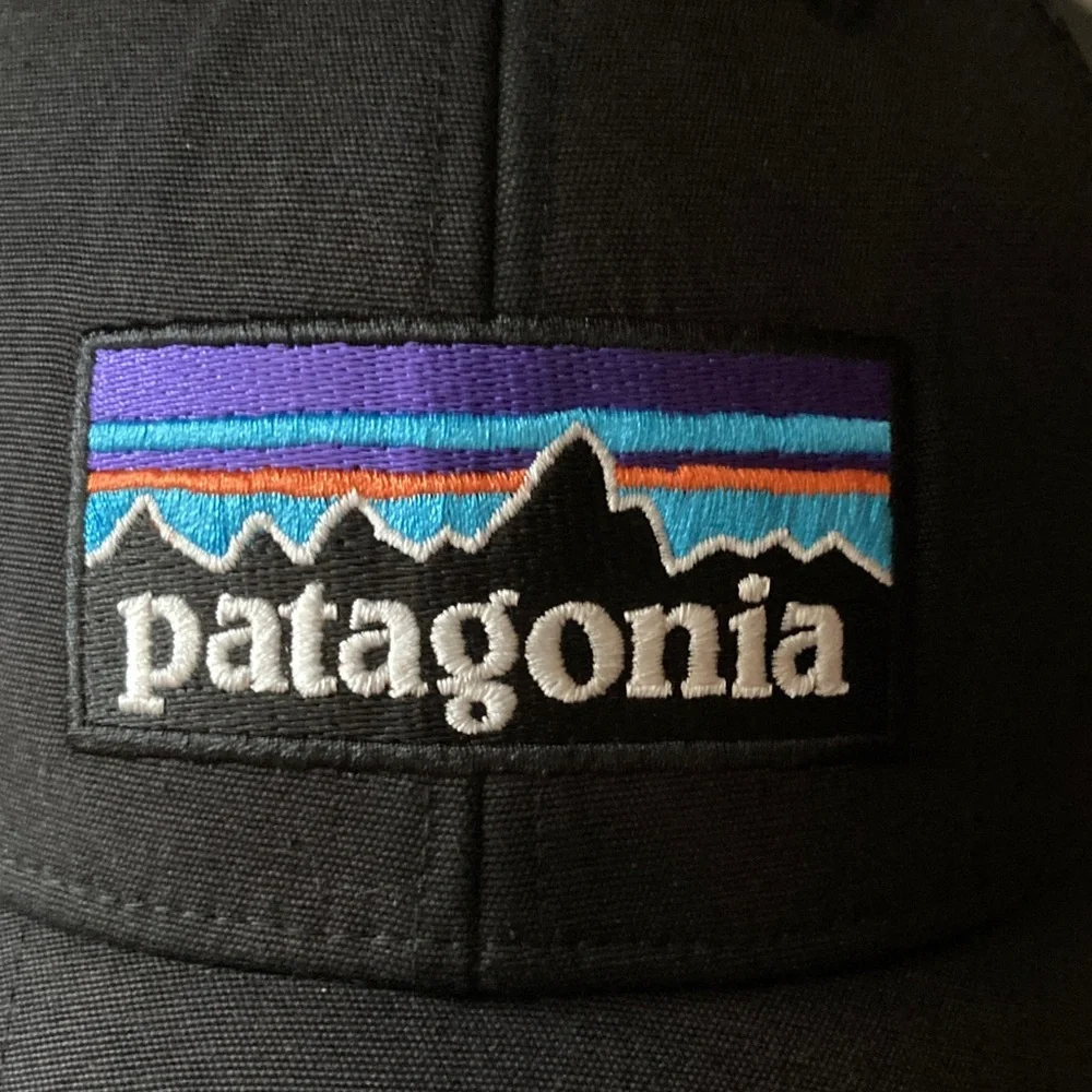 EUC Patagonia P-6 Logo adjustable Trucker Hat in black